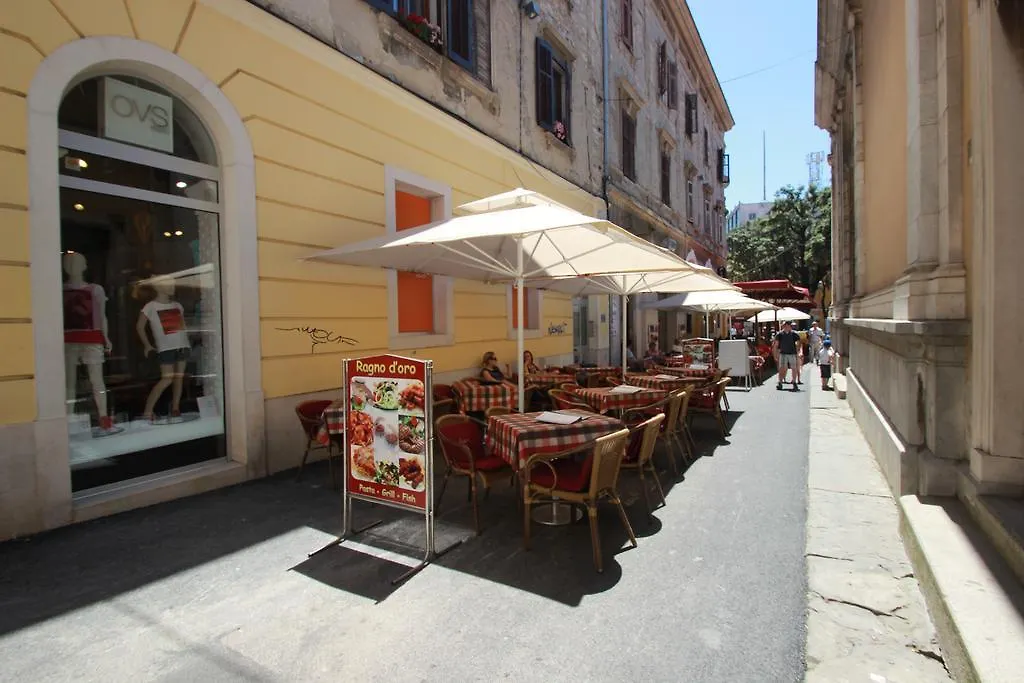 Top Center Rooms & Studio 3*, Pula Croatia