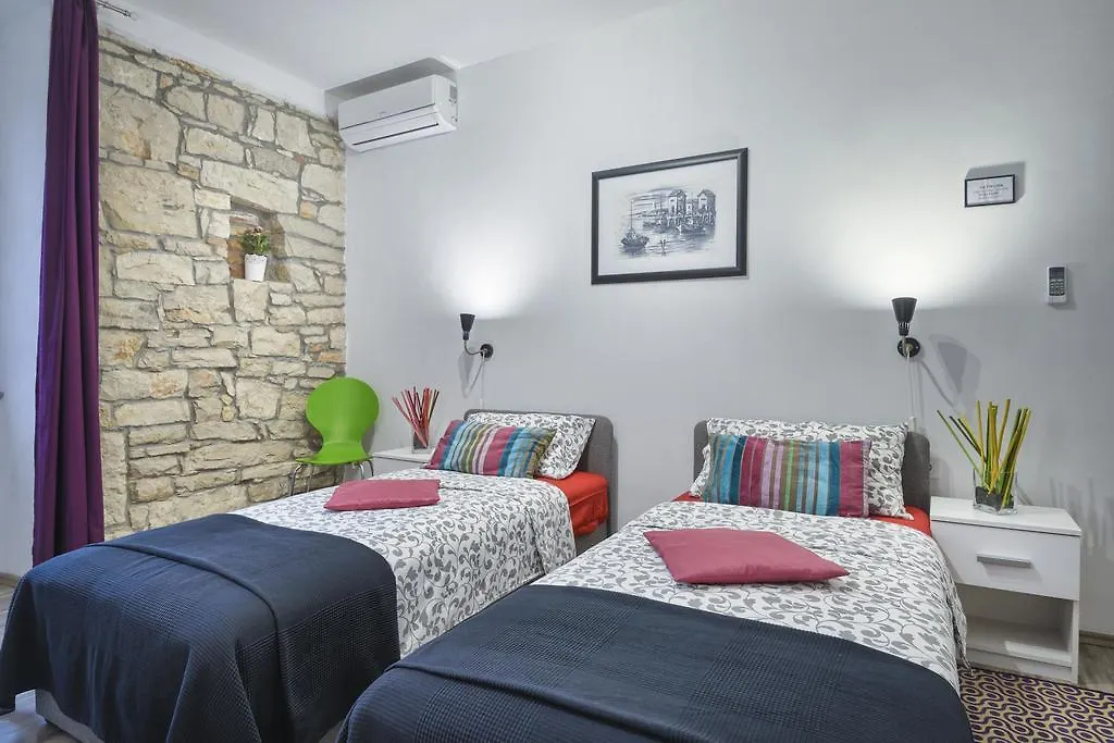 Top Center Rooms & Studio 3*, Pula Croatia