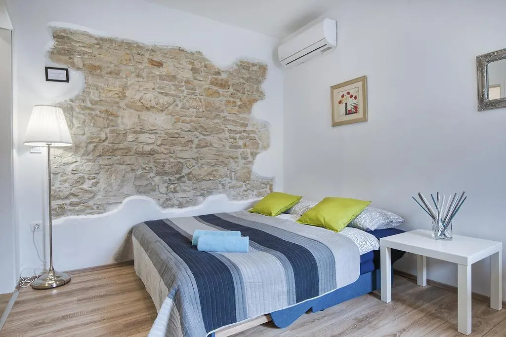 Guest house Top Center Rooms & Studio