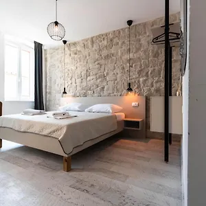 Guest house L&b Center, Pula